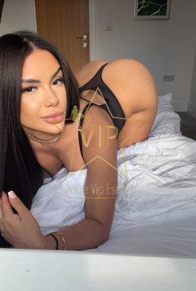 Julia Vip 6984063520